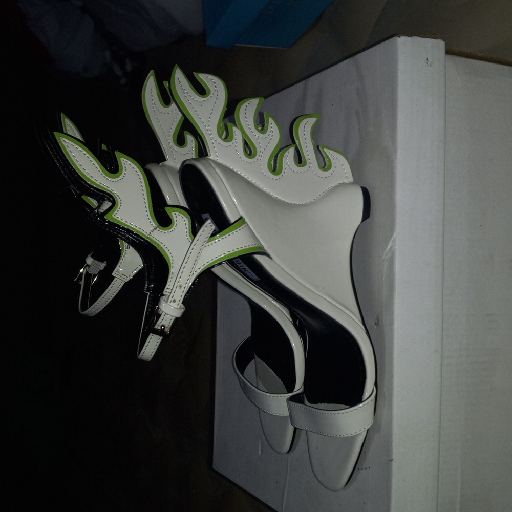 Shoes - Picture 5 of 5